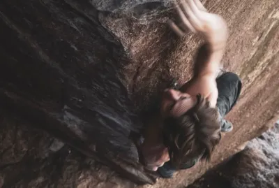 Zach Galla přelezl jako třetí v pořadí boulder Megatron (V17 / 9A) v Eldorado Canyonu v Coloradu.