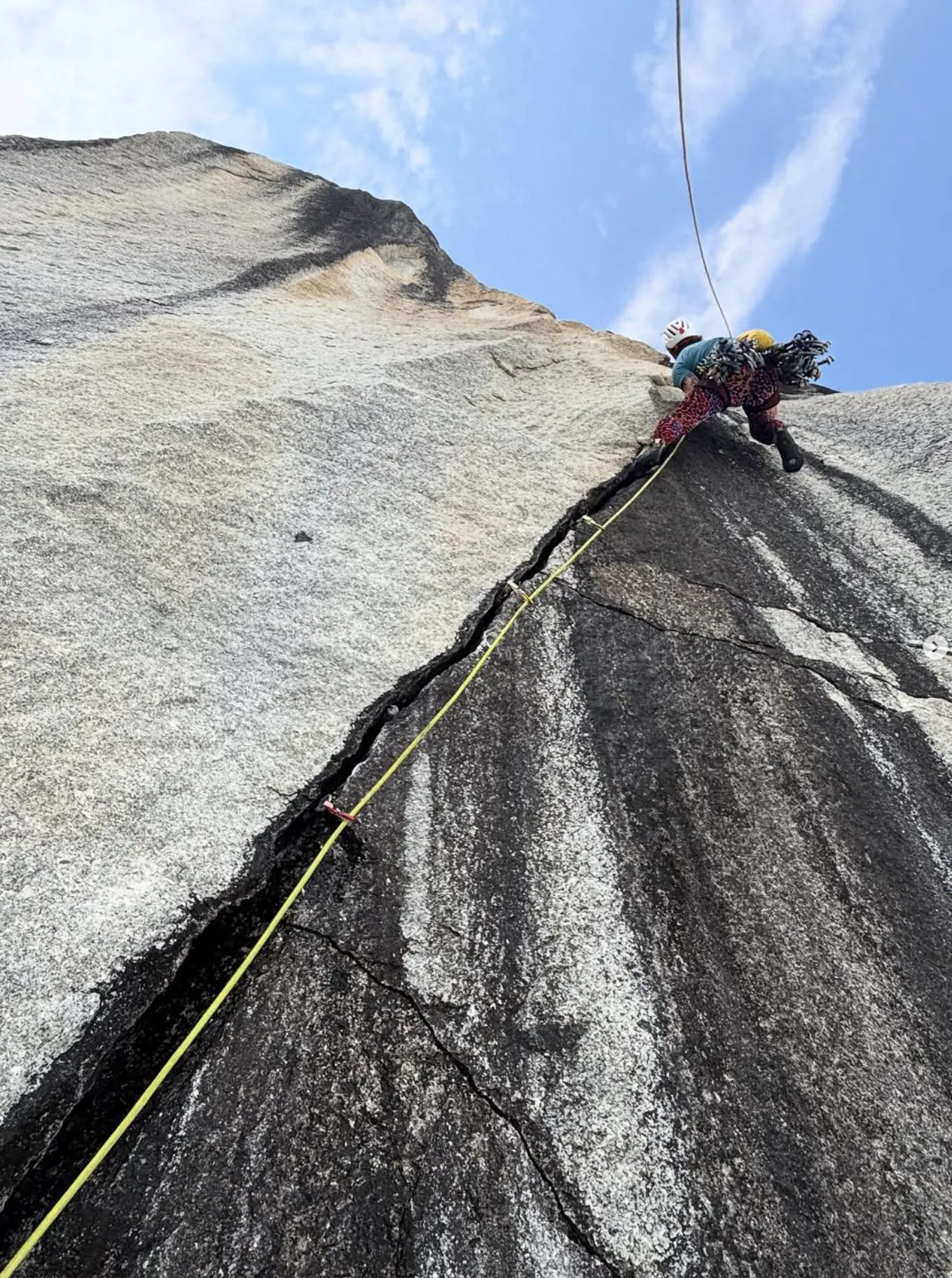 Balin Miller, un grimpeur alaskien de 23 ans, est décédé alors qu'il effectuait en solo la route Sea of ​​Dreams à El Capitan, dans le parc national de Yosemite.