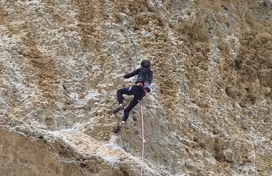 Ga-eun Kwon (12 ans, Corée du Sud) a gravi Era Vella (9a) à Margalef, devenant ainsi le deuxième plus jeune à répéter le classique de Chris Sharma